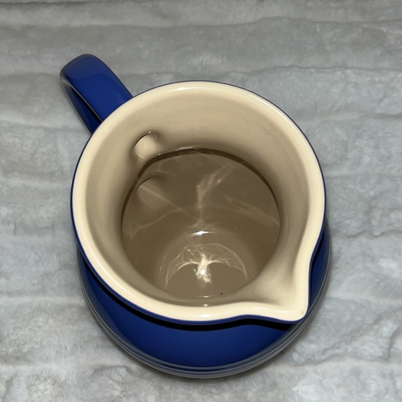 e Creuset 9” blue ombré pitcher - Picture 6 of 8